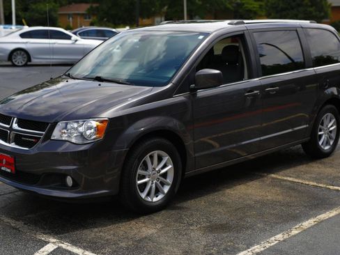 Used 2019 Dodge Grand Caravan SXT FWD image 3