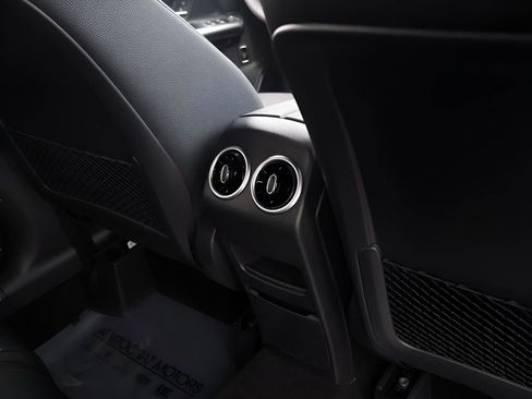 Used 2025 Mercedes-Benz GLA 250 4MATIC image 25