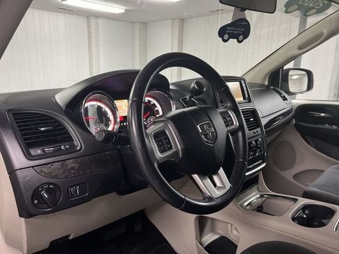Used 2016 Dodge Grand Caravan SXT w/ Rear Park Assist Package FWD image 10
