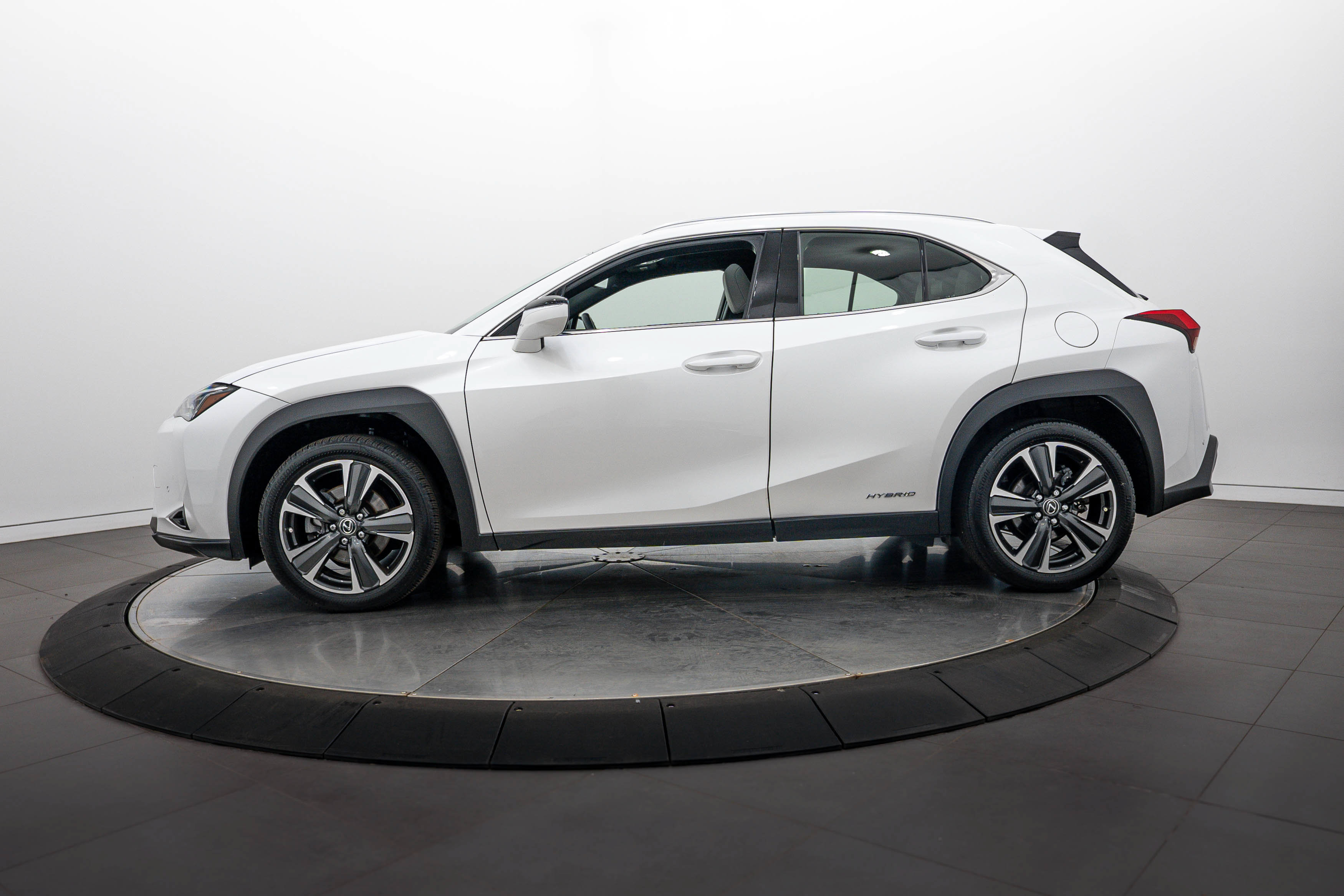 Used 2019 Lexus UX 250h AWD/4WD image 7