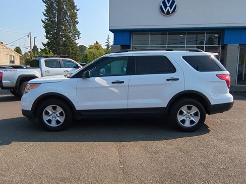 Used 2013 Ford Explorer 4WD w/ Class III Trailer Tow Pkg image 2