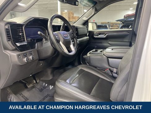 Certified 2025 GMC Sierra 1500 SLT image 13