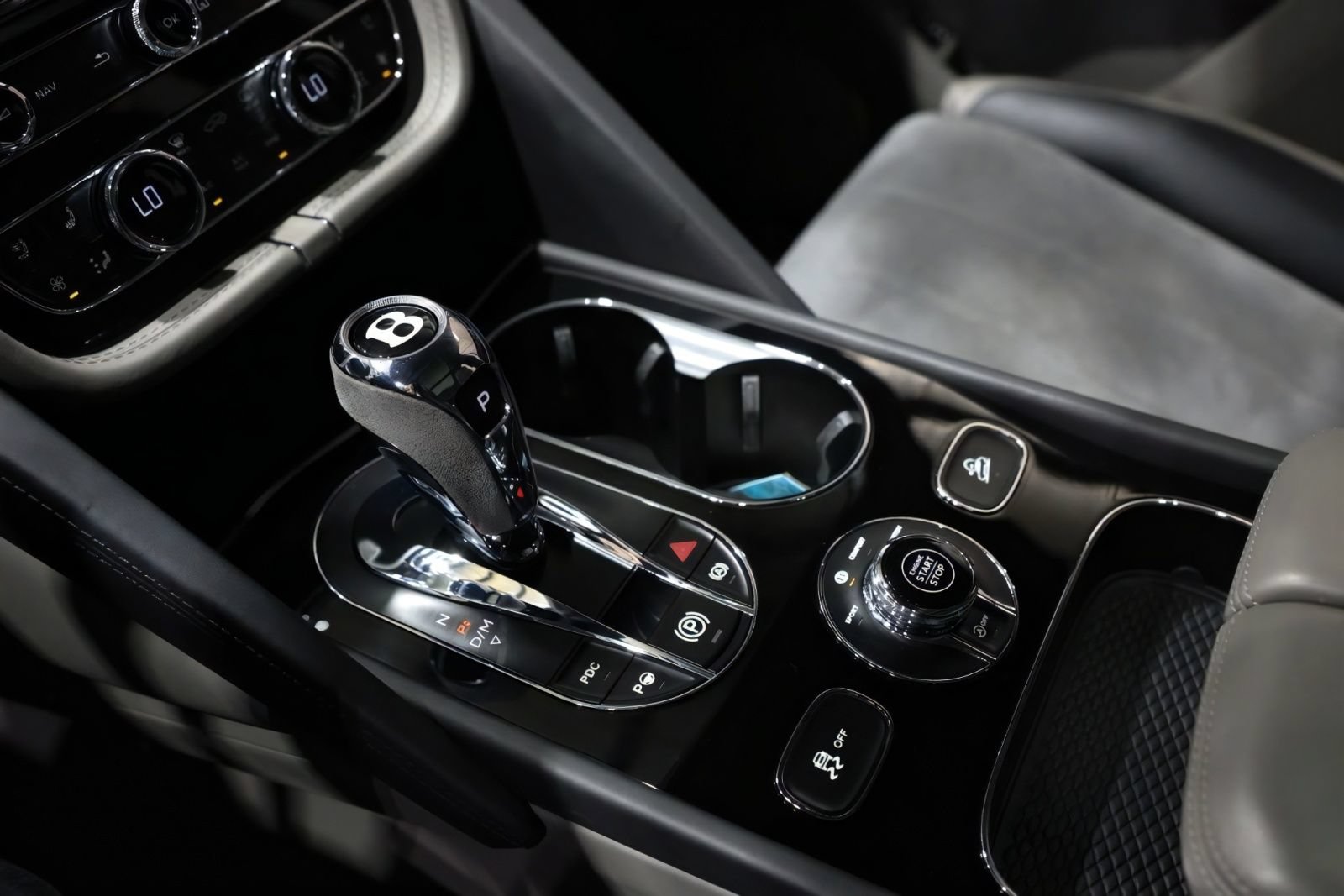 Used 2022 Bentley Bentayga AWD/4WD image 47