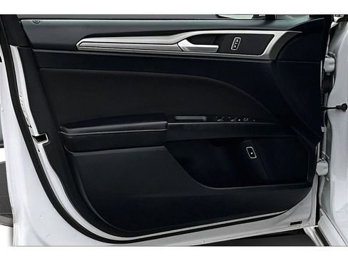 Used 2018 Ford Fusion SE image 22