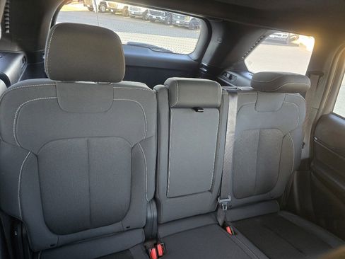 Used 2024 Jeep Grand Cherokee Laredo image 13