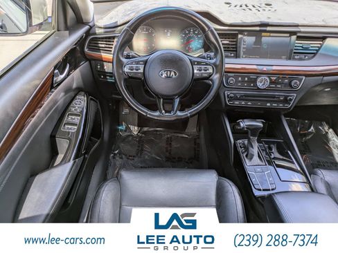 Used 2017 Kia Cadenza Premium w/ Luxury Package image 12
