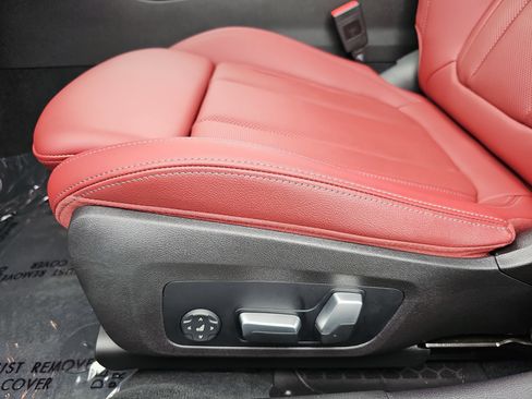 Used 2023 BMW 330i Sedan w/ M Sport Package image 28