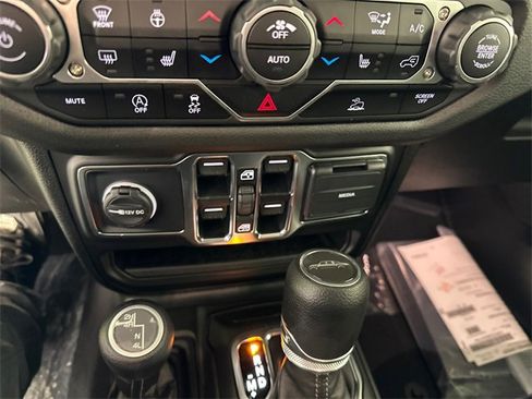 Certified 2025 Jeep Gladiator Sport image 41