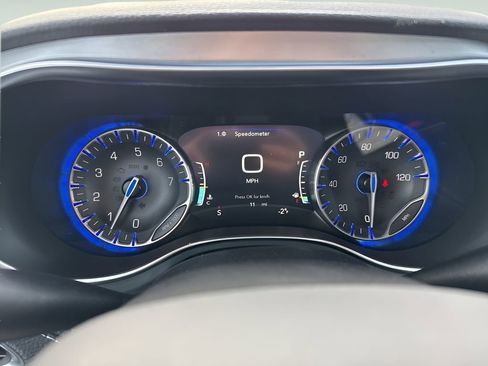 New 2026 Chrysler Pacifica Limited w/ Uconnect Theater Family Group AWD/4WD image 34