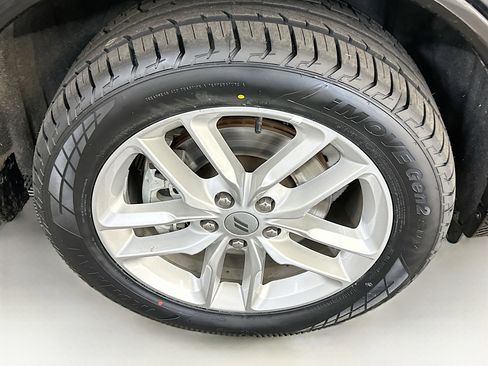 Used 2024 Dodge Durango GT image 11