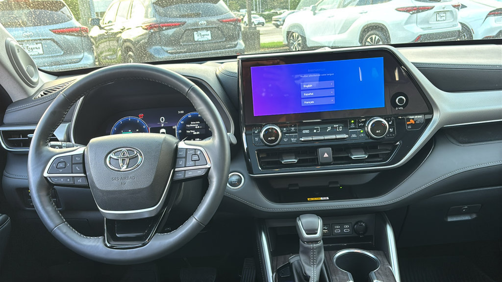 Used 2024 Toyota Highlander Platinum AWD/4WD image 9