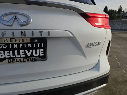 New 2025 INFINITI QX50 Luxe image 15