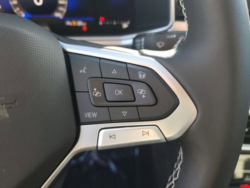 New 2026 Volkswagen Taos SE FWD image 21