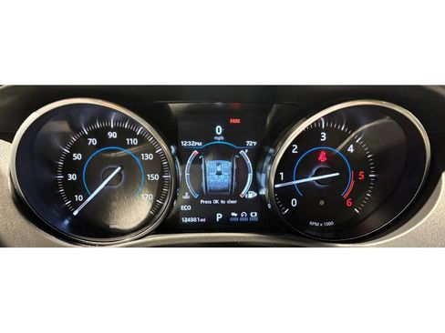 Used 2017 Jaguar F-PACE Premium image 27