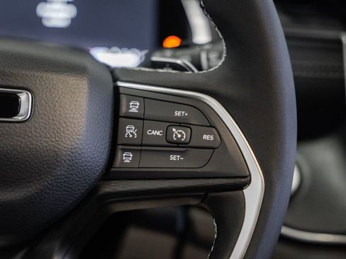 New 2025 Jeep Grand Cherokee Altitude image 26