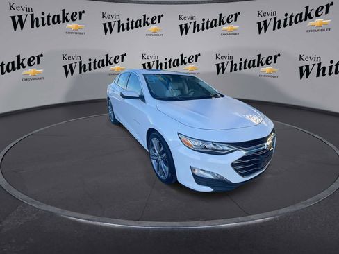 Used 2025 Chevrolet Malibu LT image 2