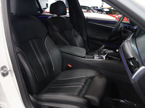Used 2022 BMW M550i xDrive w/ Premium Package AWD/4WD image 43