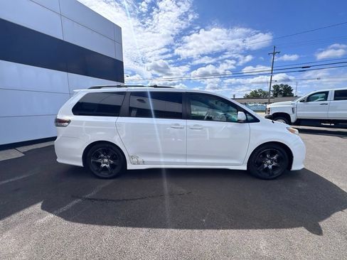 Used 2012 Toyota Sienna SE FWD image 5