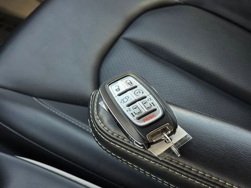 Used 2023 Chrysler Pacifica Touring-L FWD image 35