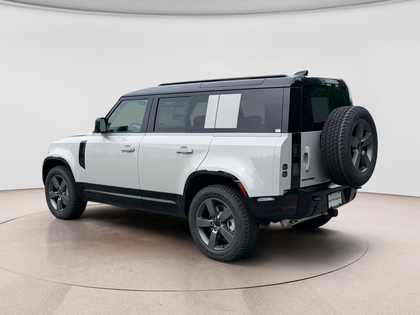 New 2026 Land Rover Defender 110 X-Dynamic SE AWD/4WD image 3