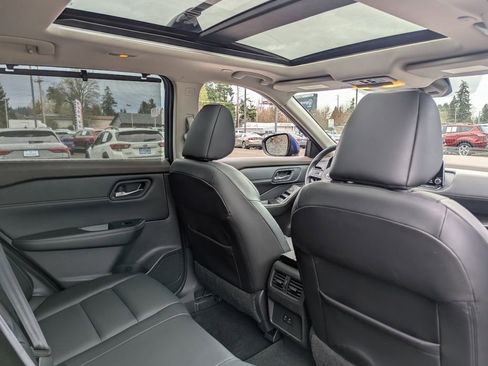 Used 2022 Nissan Rogue SV w/ SV Premium Package image 33