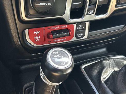 Used 2022 Jeep Wrangler Unlimited Rubicon w/ Dual Top Group AWD/4WD image 36