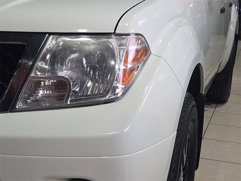 Used 2019 Nissan Frontier SV image 10