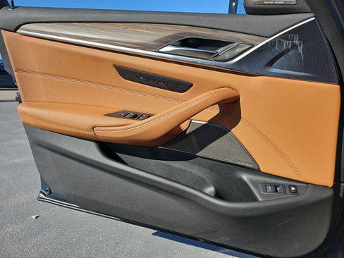 Certified 2023 BMW 530e w/ Premium Package image 27