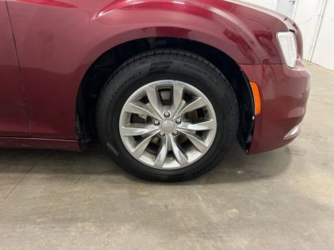 Used 2016 Chrysler 300 Limited image 19