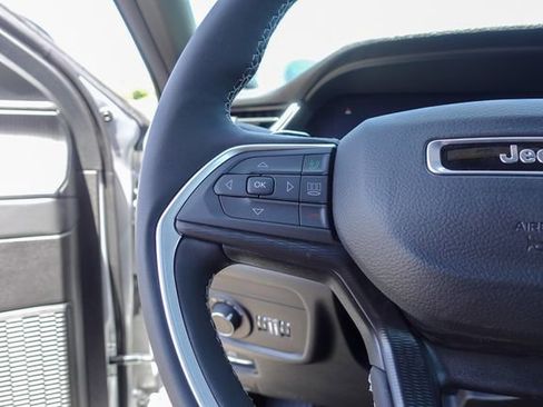 New 2025 Jeep Grand Cherokee L Altitude image 16