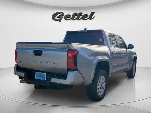 Certified 2025 Toyota Tacoma SR5 AWD/4WD image 5