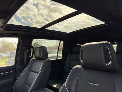 Used 2023 Cadillac Escalade ESV Premium Luxury image 31