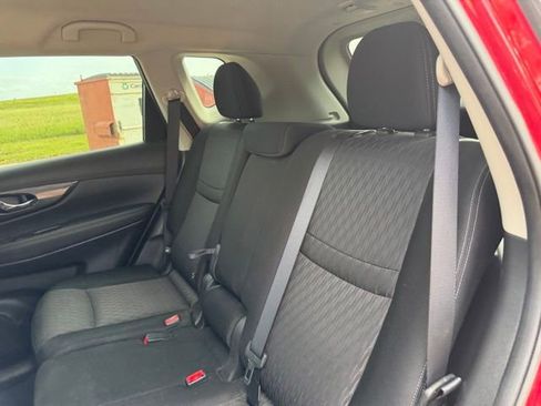 Used 2017 Nissan Rogue S FWD image 13