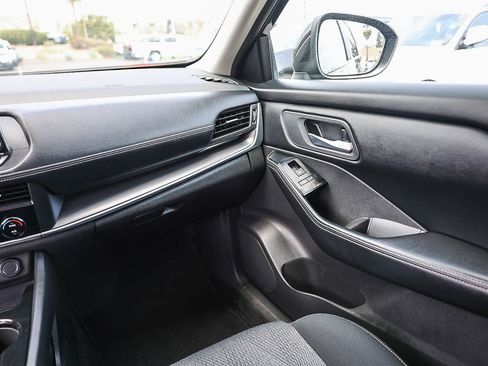 Used 2024 Nissan Rogue SV AWD/4WD image 5