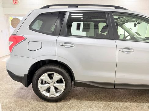 Used 2016 Subaru Forester 2.5i Premium w/ All-Weather Package AWD/4WD image 9