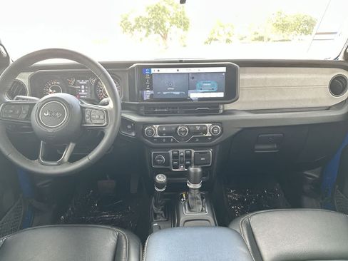 Used 2024 Jeep Gladiator Sport AWD/4WD image 17