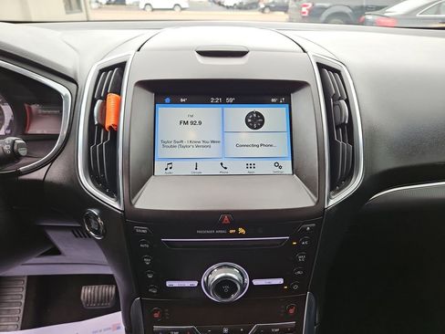 Used 2019 Ford Edge Titanium AWD/4WD image 17