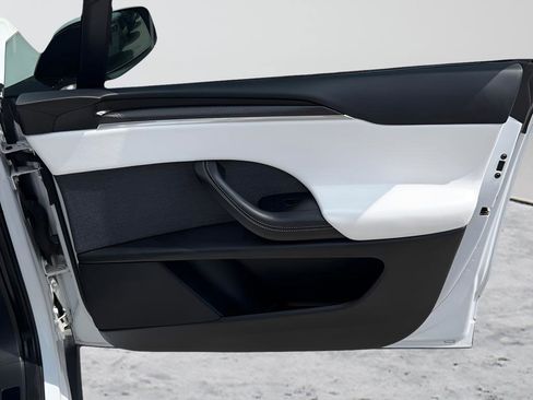 Used 2023 Tesla Model X Plaid image 33