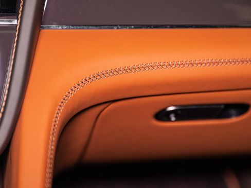 Used 2025 Bentley Bentayga image 58