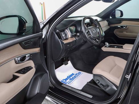 Used 2025 Volvo XC90 B6 Plus AWD/4WD image 3