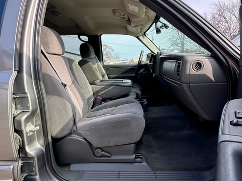 Used 2007 Chevrolet Silverado 1500 LT w/ Crew Cab Value Package image 14