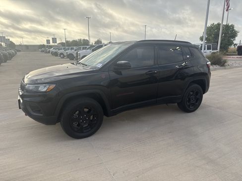 Used 2023 Jeep Compass Trailhawk AWD/4WD image 9