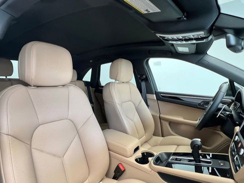 Used 2025 Porsche Macan image 18