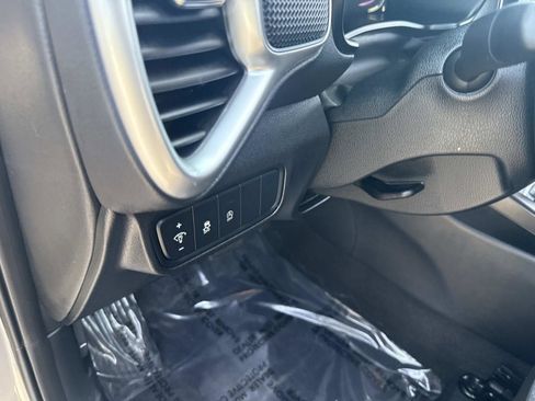Used 2025 Kia Soul LX FWD image 19