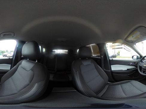 Used 2025 Chevrolet Trax LT image 40