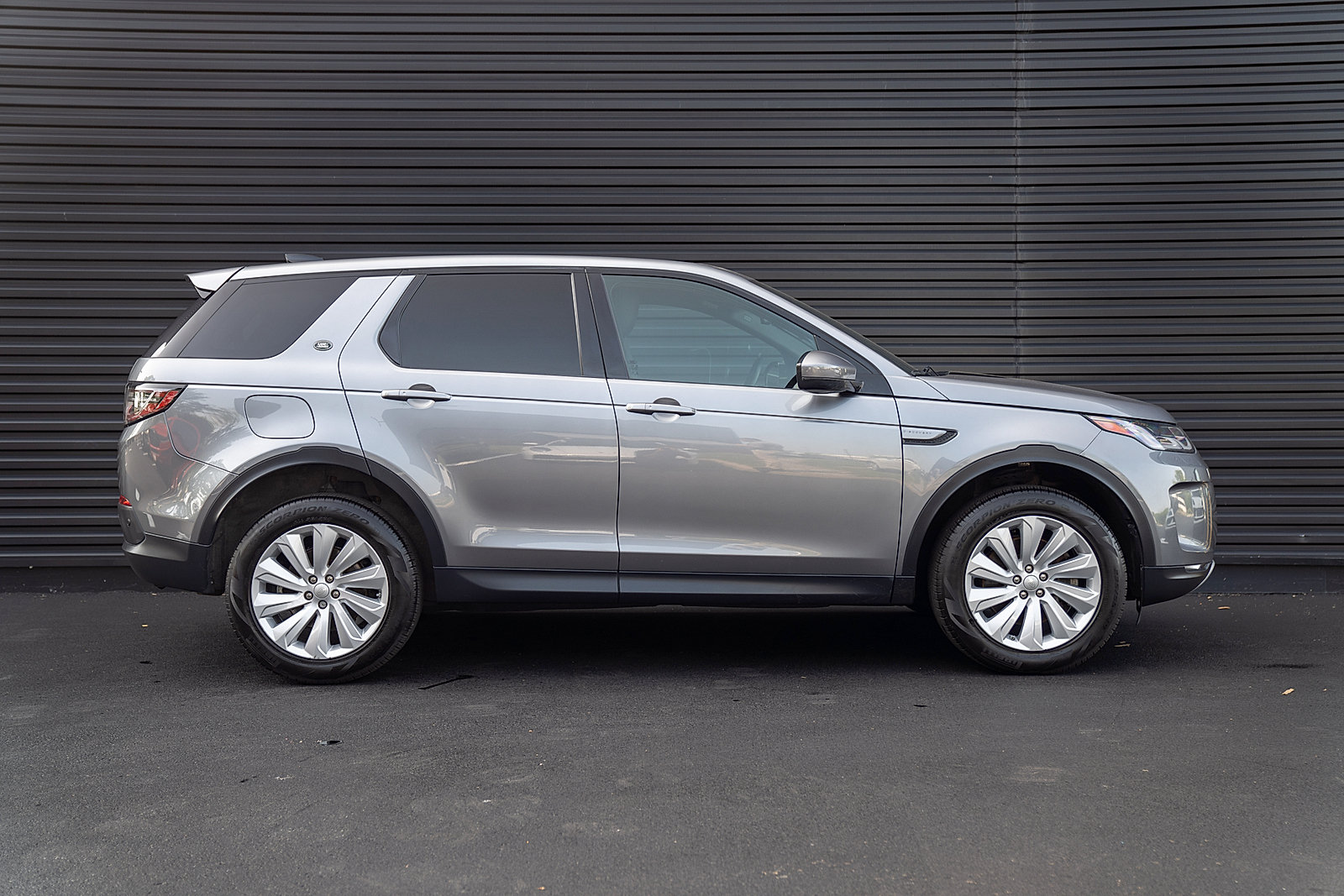 Used 2020 Land Rover Discovery Sport SE AWD/4WD image 25