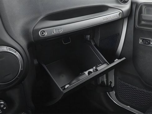 Used 2013 Jeep Wrangler Unlimited Sport AWD/4WD image 10