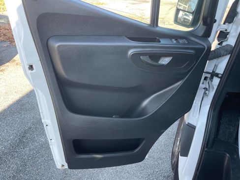 Used 2023 Mercedes-Benz Sprinter 2500 image 42