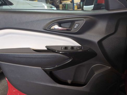 New 2026 Chevrolet Trax LT w/ Sunroof Package FWD image 22