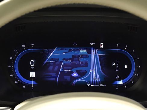 Used 2023 Volvo XC60 B5 Plus image 19